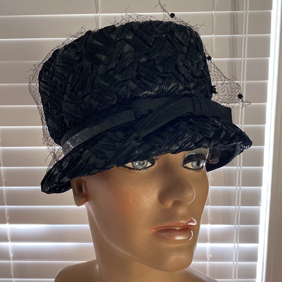 Vintage black Valerie Modes straw hat with netting and bow - Picture 7 of 15